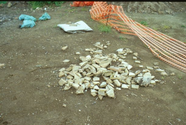 Area 1235: materiale edilizio rinvenuto nel corso deisondaggi archeologici