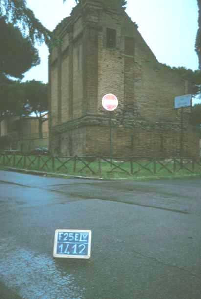 Area 1412: il sepolcro visto da via Bisignano