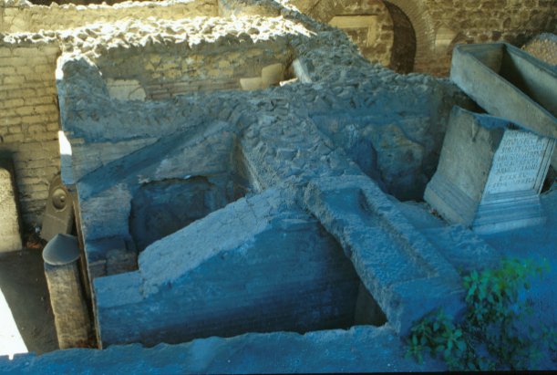 Area 1: resti del sepolcreto ostiense