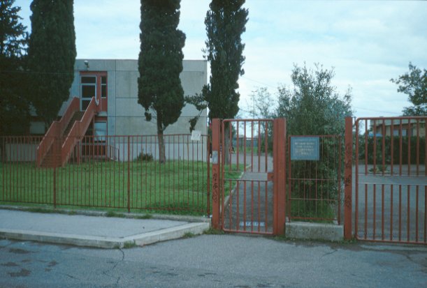 Area 330: la scuola che sorge dove la Carta dell'Agro segnala la presenza di un'area di frammenti fittili