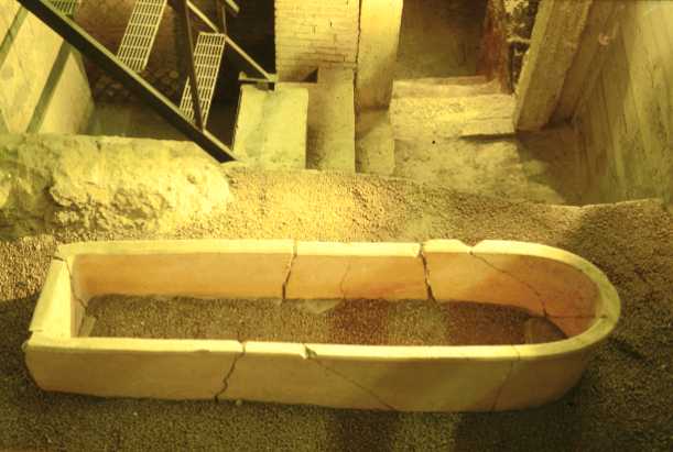 Area 5: necropoli della via Portuense-un sarcofago