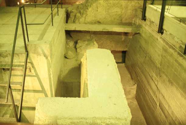 Area 5: necropoli della via Portuense-strutture murarie con restauro conservativo