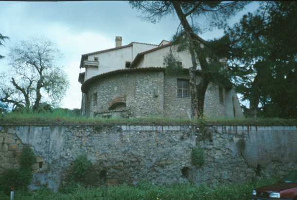 Area 962: Villa Venerati e il mausoleo su cui sorge visti da via Ostiense