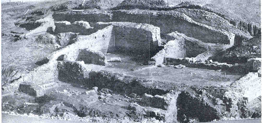 Vista da O degli scavi della villa (Quilici 1974, p.523, f.1110)