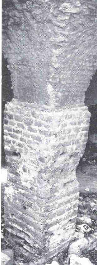 I Caminetti, la cisterna: uno dei pilastri interni (Quilici 1974, p.674, f.1476)