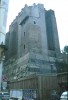 Area 4224: la torre dei Conti, della cui struttura originaria resta la zoccolatura a scarpata a fasce alterne di selce e marmo